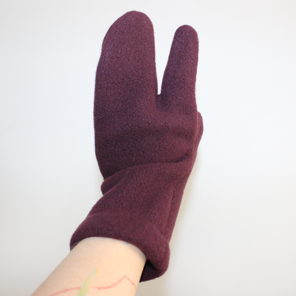 single burgundy wool tabi glove