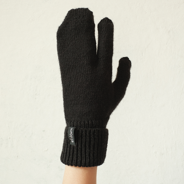 black knitted tabi gloves