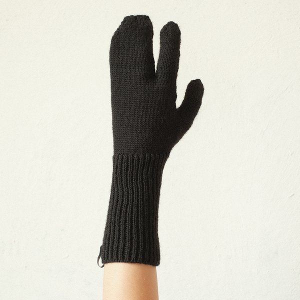 single black knitted tabi glove
